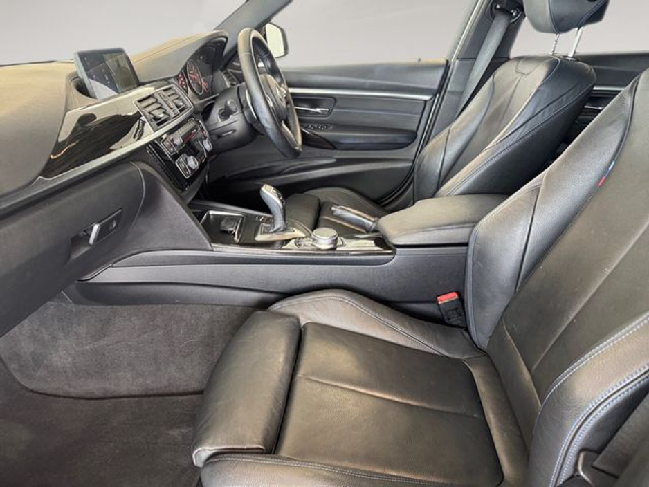 2018 BMW 3 Series - image 17