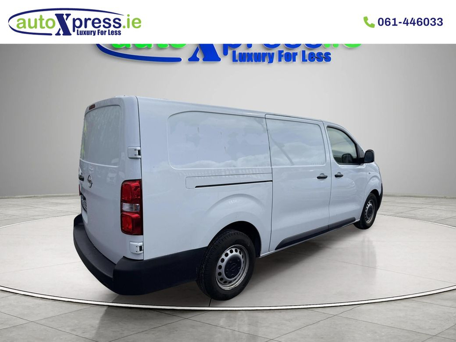 2022 Opel Vivaro - image 2