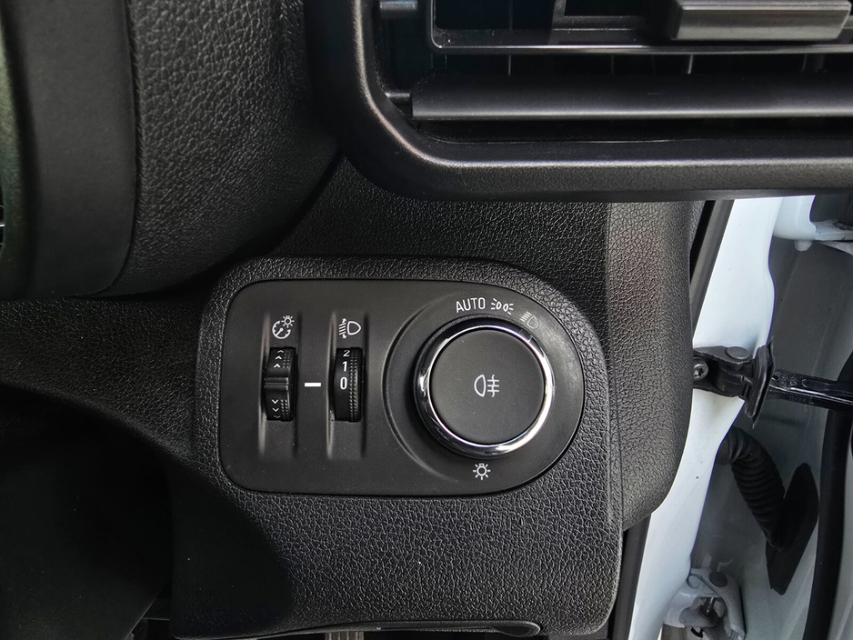 2023 Opel Combo - image 22