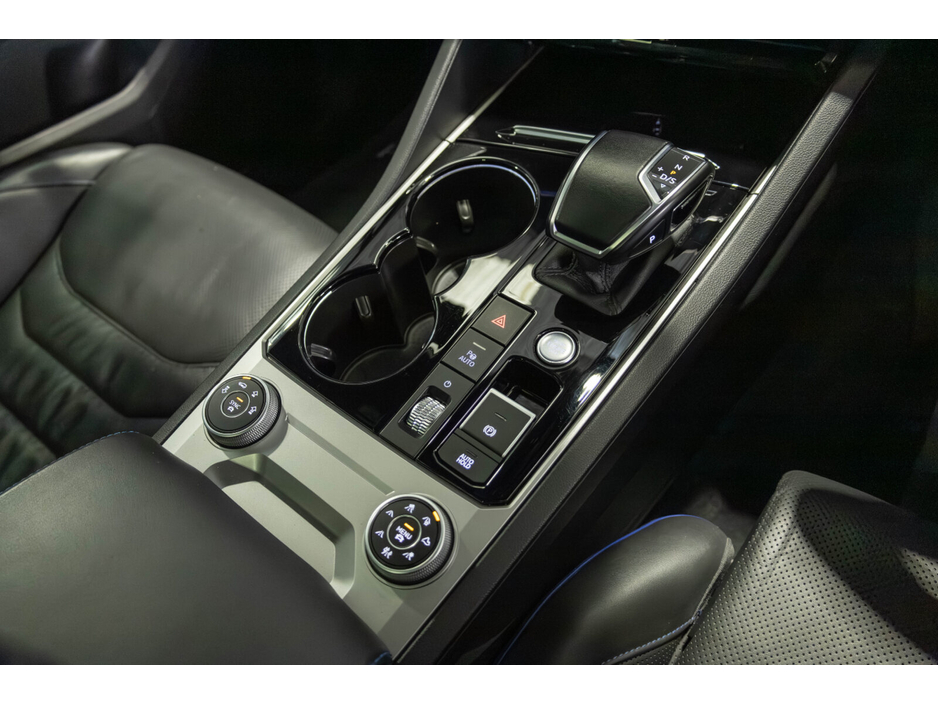 2021 Volkswagen Touareg - image 20