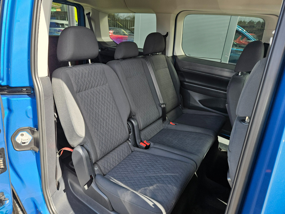 2023 Volkswagen Caddy Maxi Life - image 14