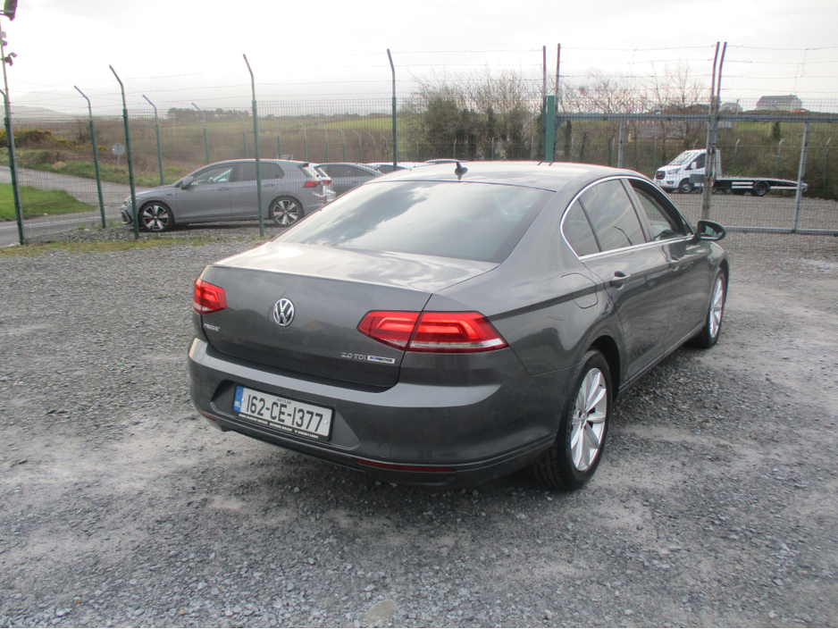 2016 Volkswagen Passat - image 11