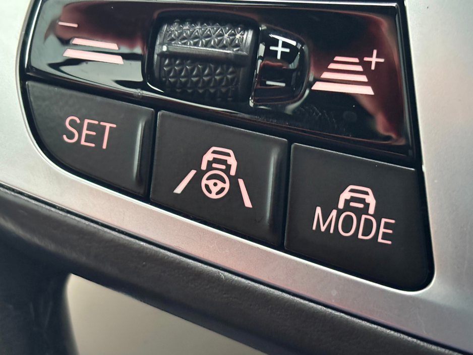 2021 BMW X7 - image 27