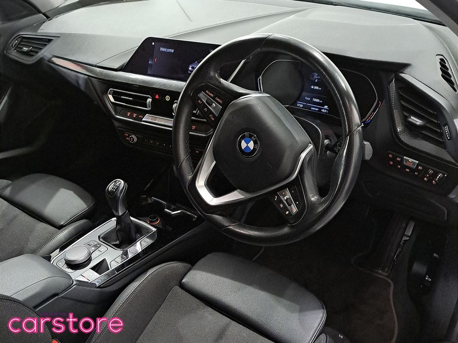 2020 BMW 1 Series 118i Sport manual €22,777
