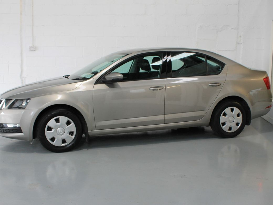 2019 Skoda Octavia - image 4