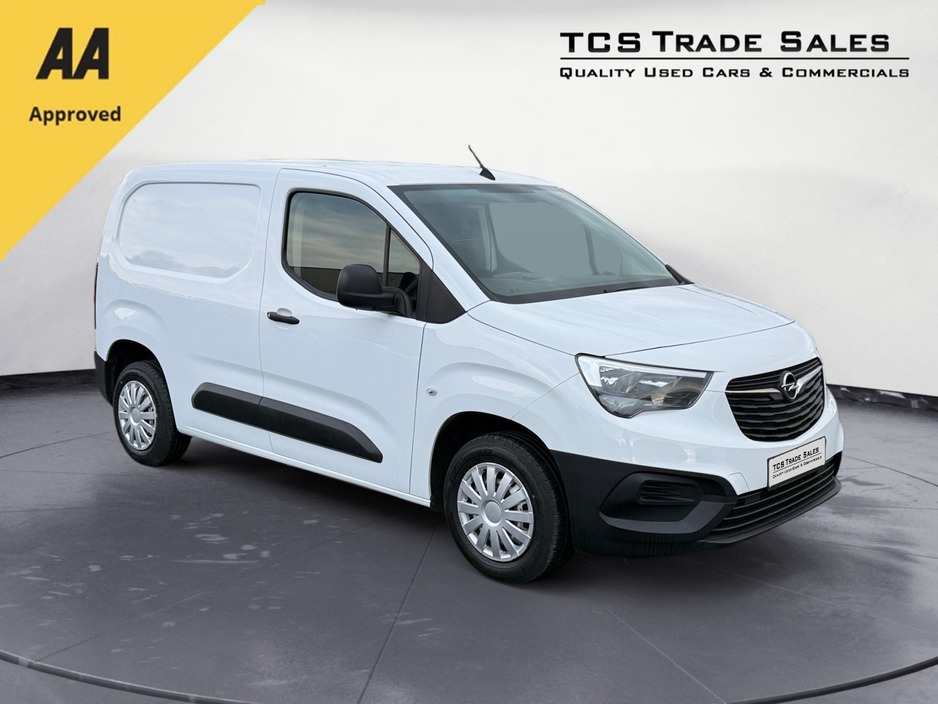 2021 Opel Combo - image 3