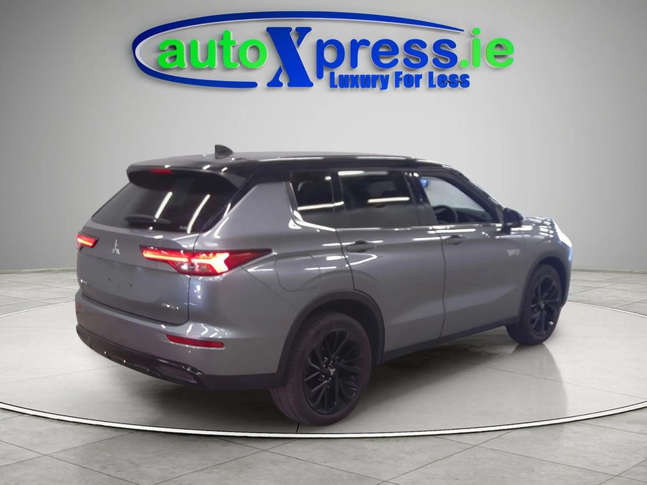 2023 Mitsubishi Outlander PHEV 4WD BLACK EDITION, Low mileage, reversing camera