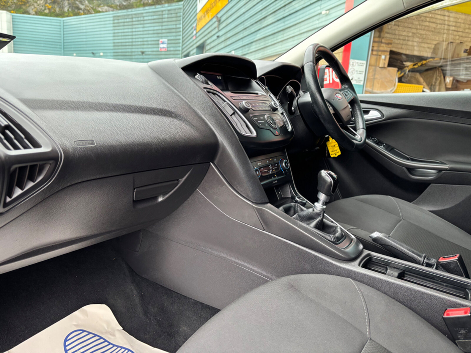 2017 Ford Focus - image 8