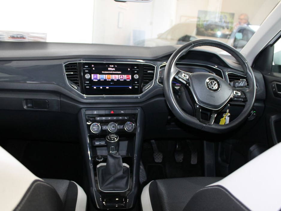 2019 Volkswagen T-Roc - image 10
