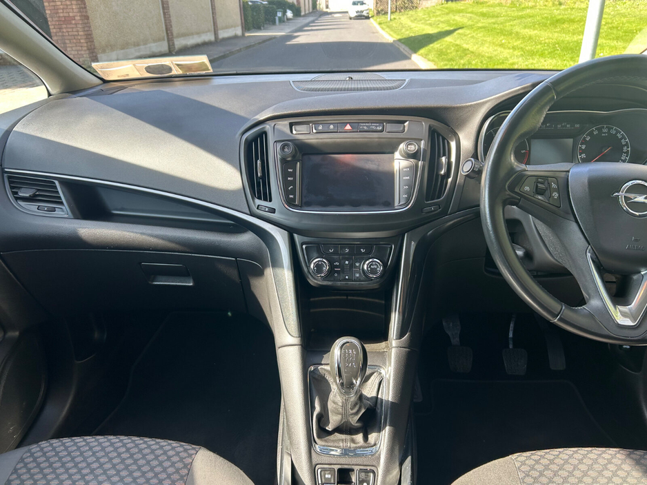 2017 Opel Zafira - image 21