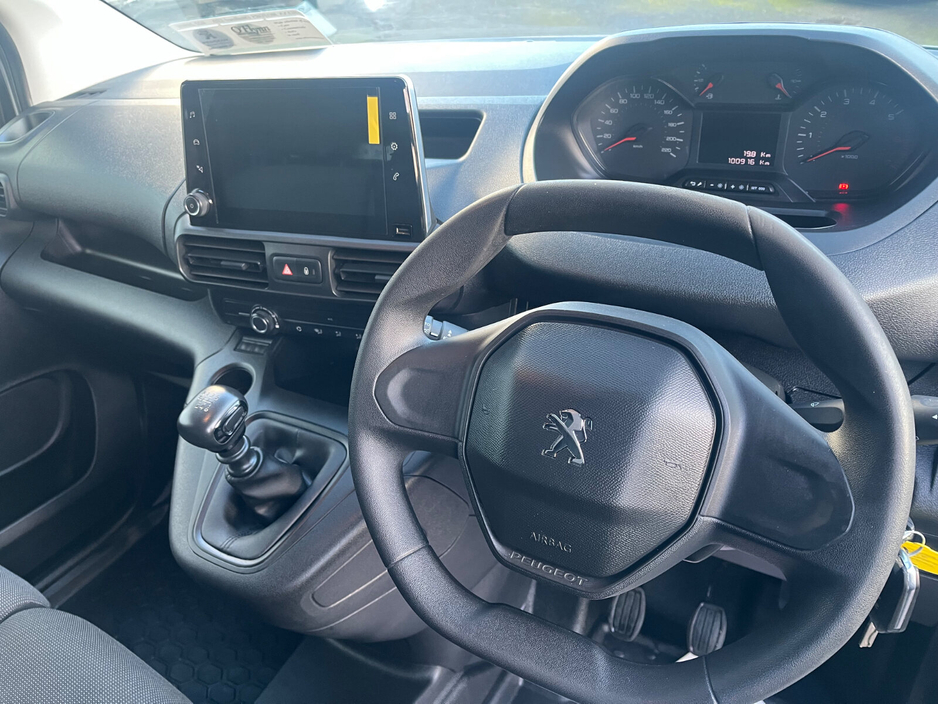 2023 Peugeot Partner  €16,260