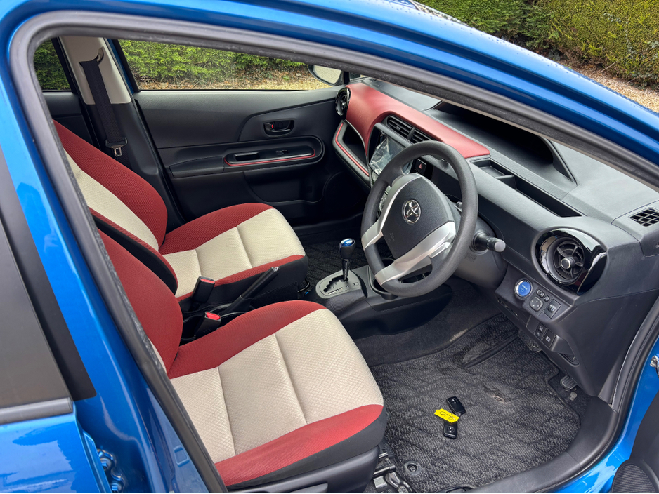 2016 Toyota Aqua - image 6