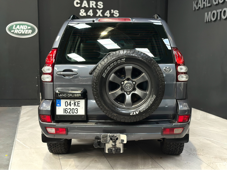 2004 Toyota Landcruiser - image 9