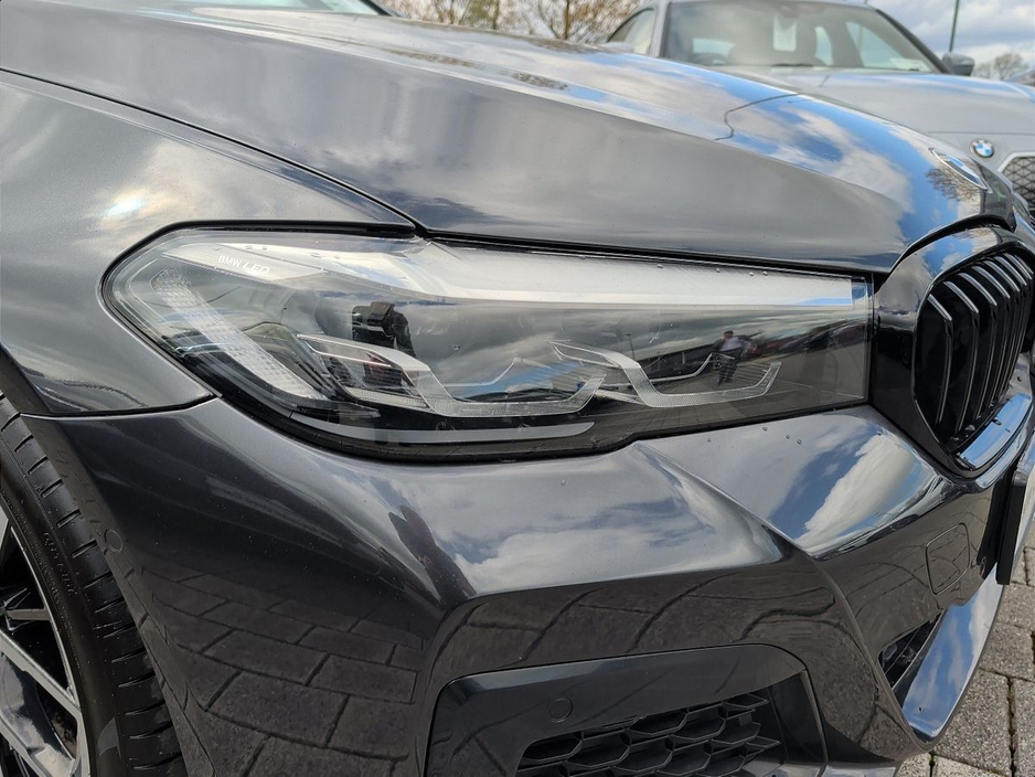 2021 BMW 5 Series - image 20