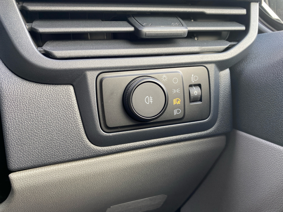 2026 Ford Transit Custom - image 13
