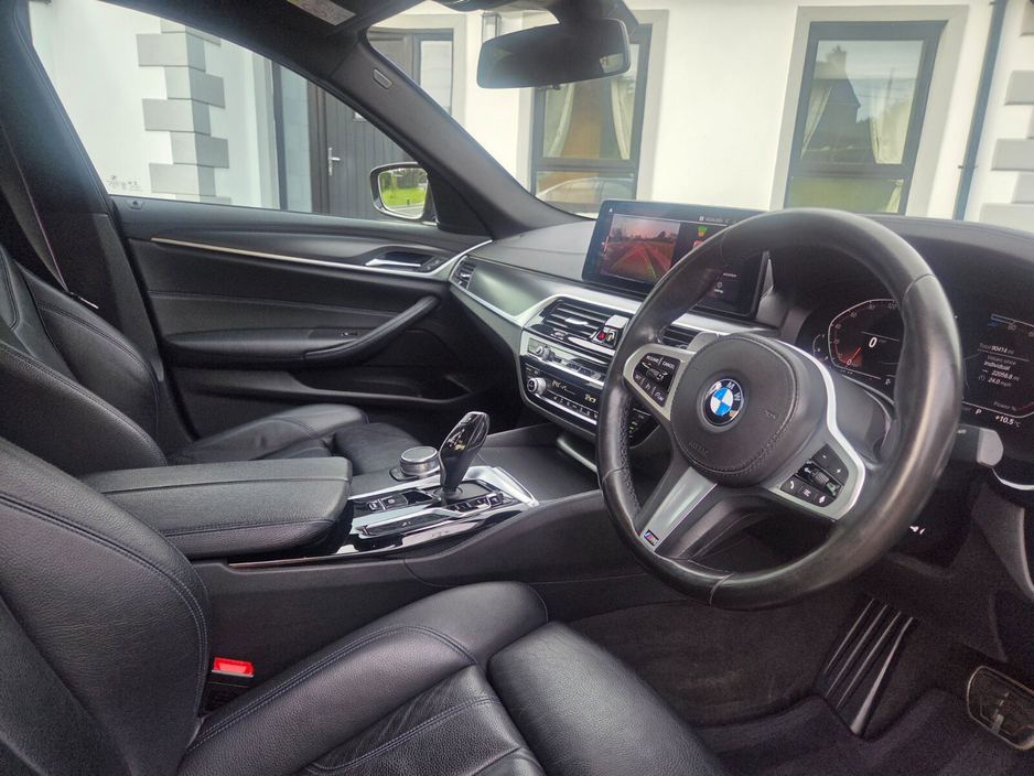 2021 BMW 5 Series - image 12