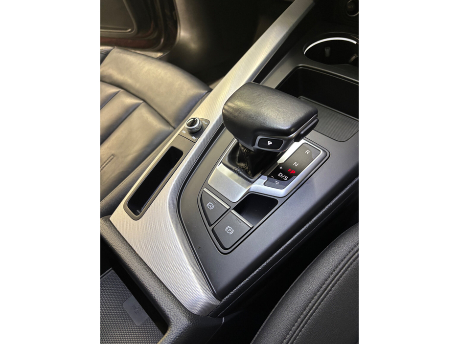 2022 Audi A4 - image 8