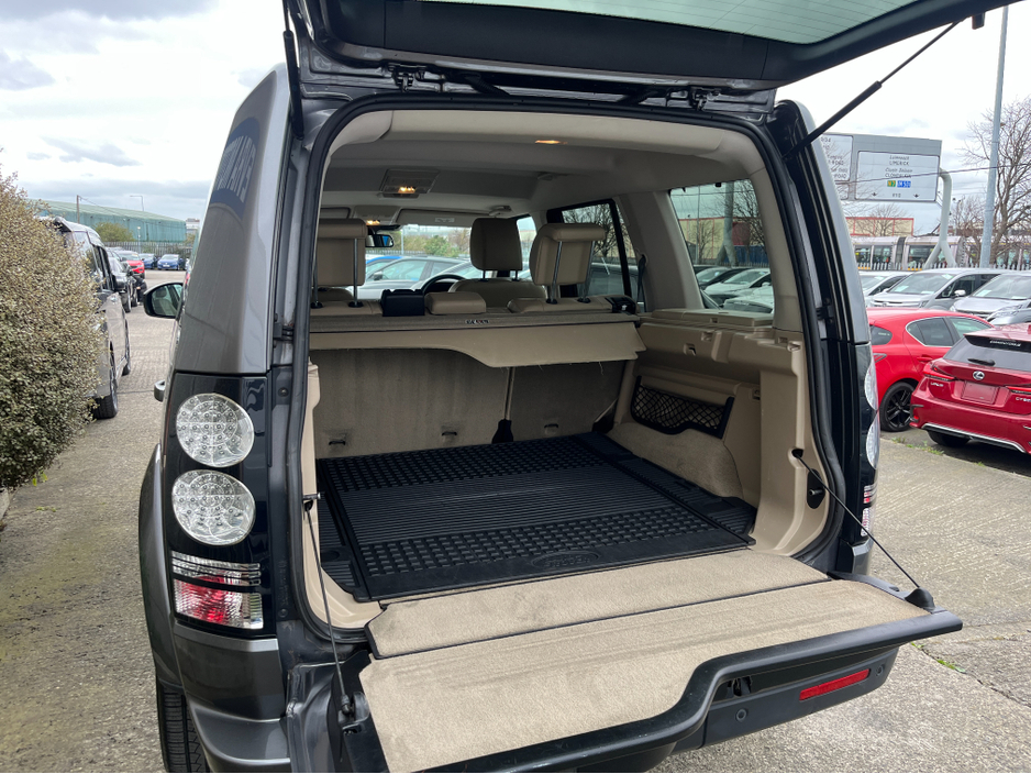 2015 Land Rover Discovery - image 8