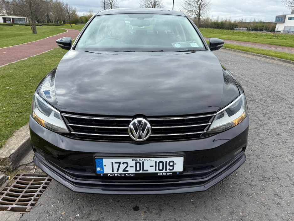 2017 Volkswagen Jetta - image 2
