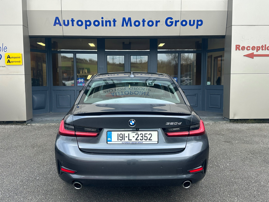 2019 BMW 3 Series - image 6