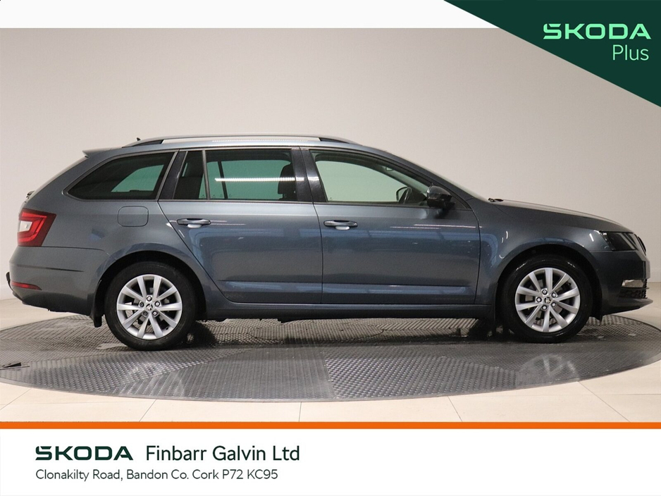 2021 Skoda Octavia - image 11
