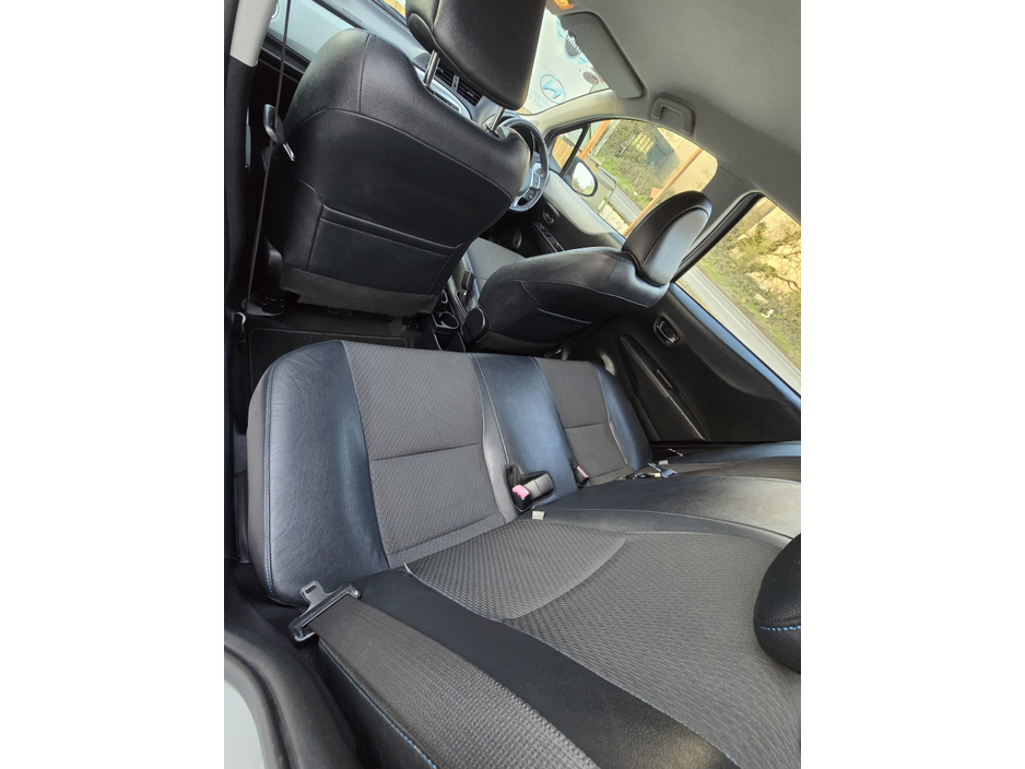 2013 Toyota Yaris - image 17