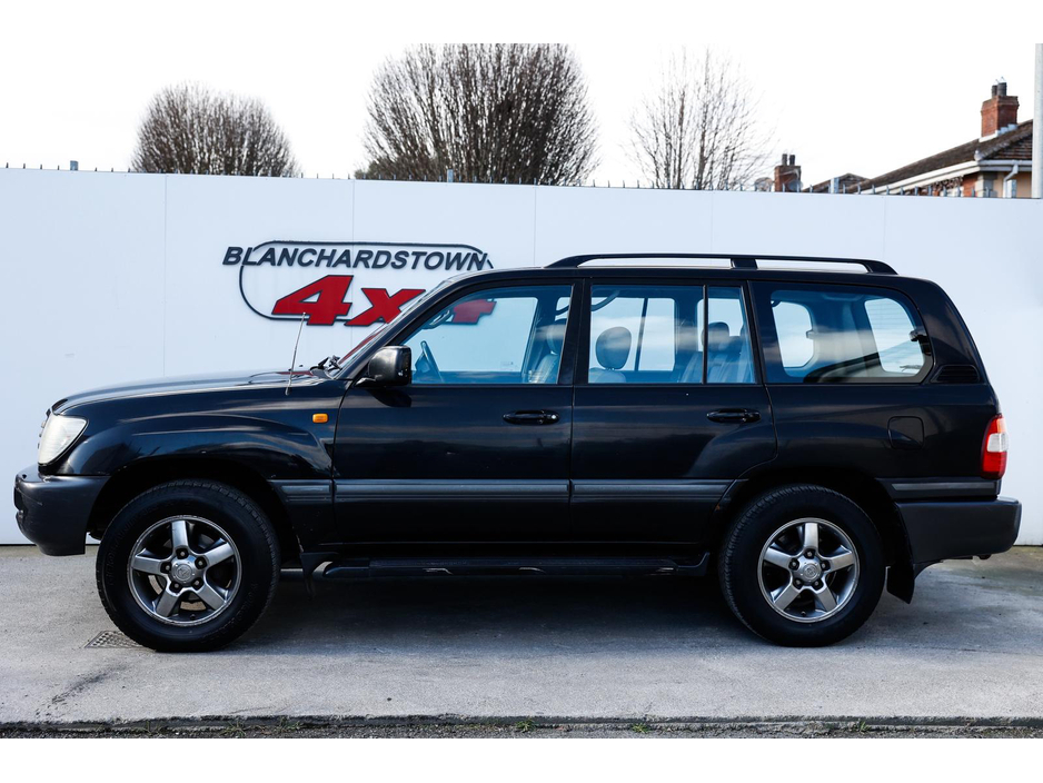 2005 Toyota Landcruiser - image 3