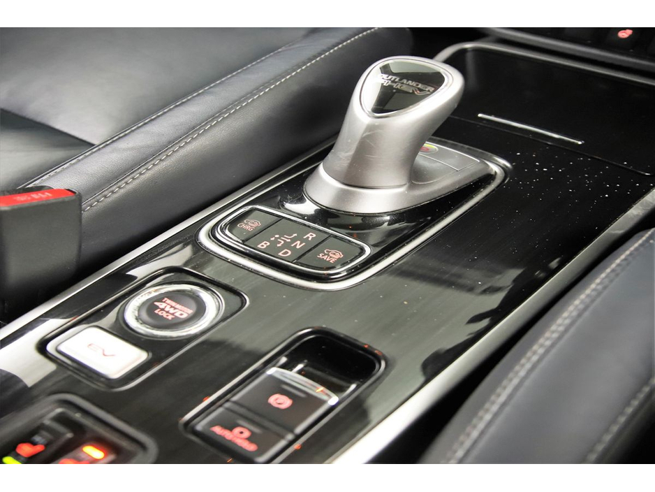 2017 Mitsubishi Outlander - image 22