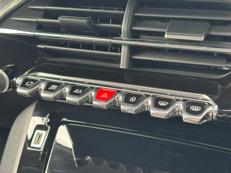 2021 Peugeot 2008 - image 28