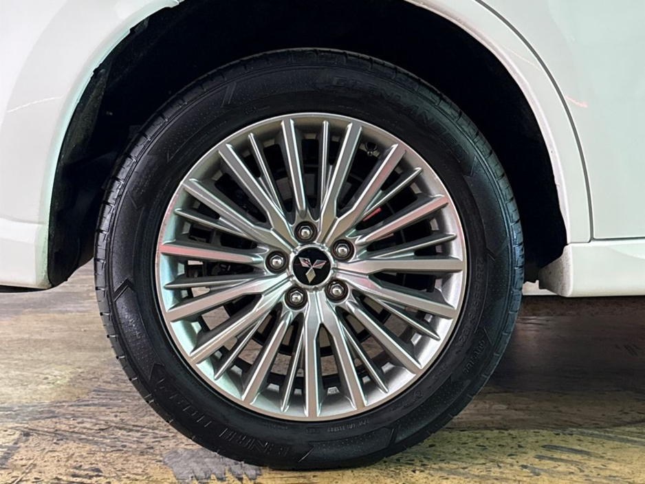 2019 Mitsubishi Outlander 2.4 AUTOMATIC HYBRID - ALLOY WHEELS - ELECTRIC SEATS - HEATED SEATS - HEATED STEERING WHEEL - HEATING / AC CONTROLS - REVERSE CAMERA - MULTI FUNCTION €21,950