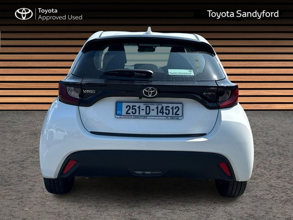 2025 Toyota Yaris HYBRID LUNA + CARBON PACK // REAR CAMERA // TOYOTA SAFETY SENSE // BLUETOOTH // AIR CON // FULL WARRANTY €26,445