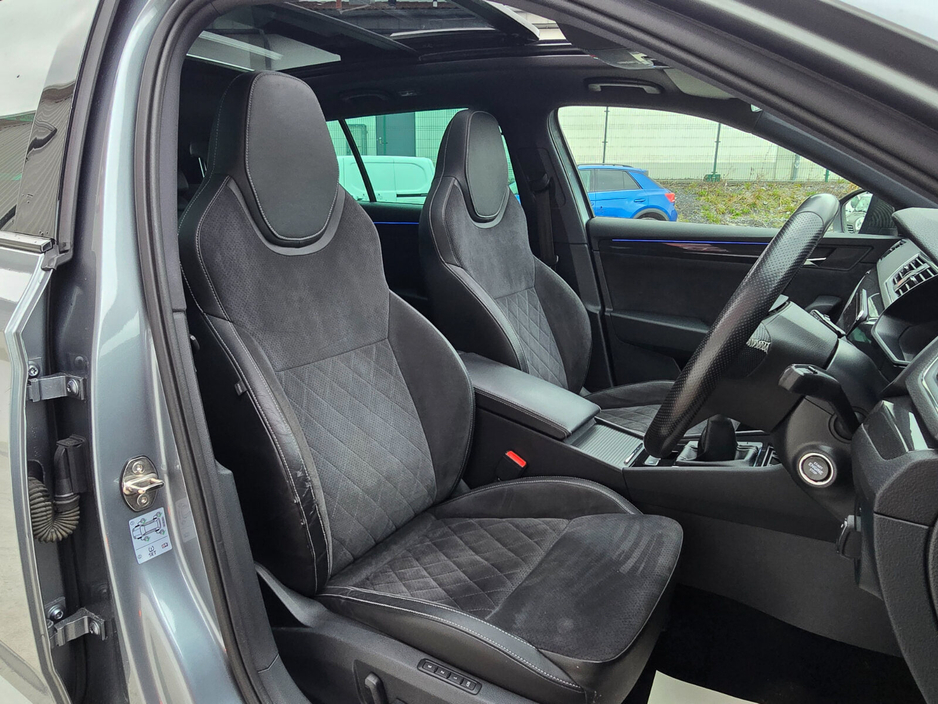 2018 Skoda Superb - image 22