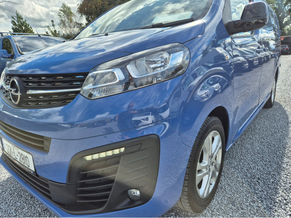2022 Opel Vivaro - image 2