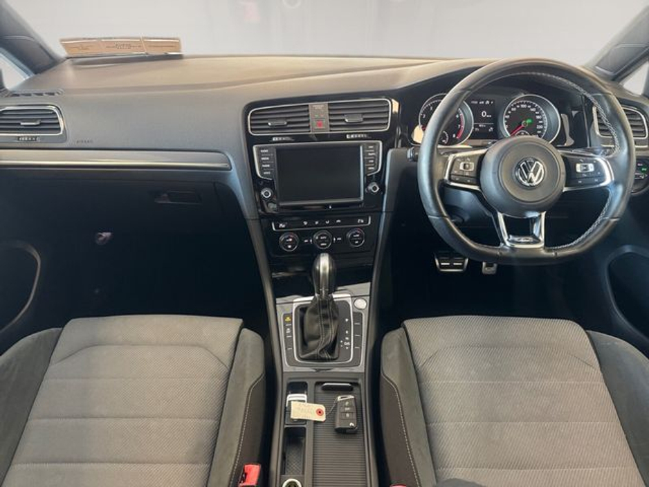 2016 Volkswagen Golf - image 15