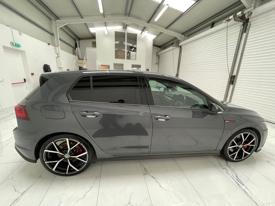 2022 Volkswagen Golf - image 2