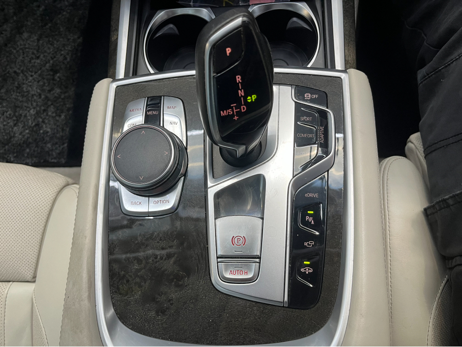 2016 BMW 7 Series €24950! 2016 BMW 7 SERIES AUTOMATIC 740E 2.0L HYBRID / 86K KMS / ADAPTIVE CRUISE CONTROL, HEATED & COOLED SEATS, REVERSE CAMERA & MORE €24,950