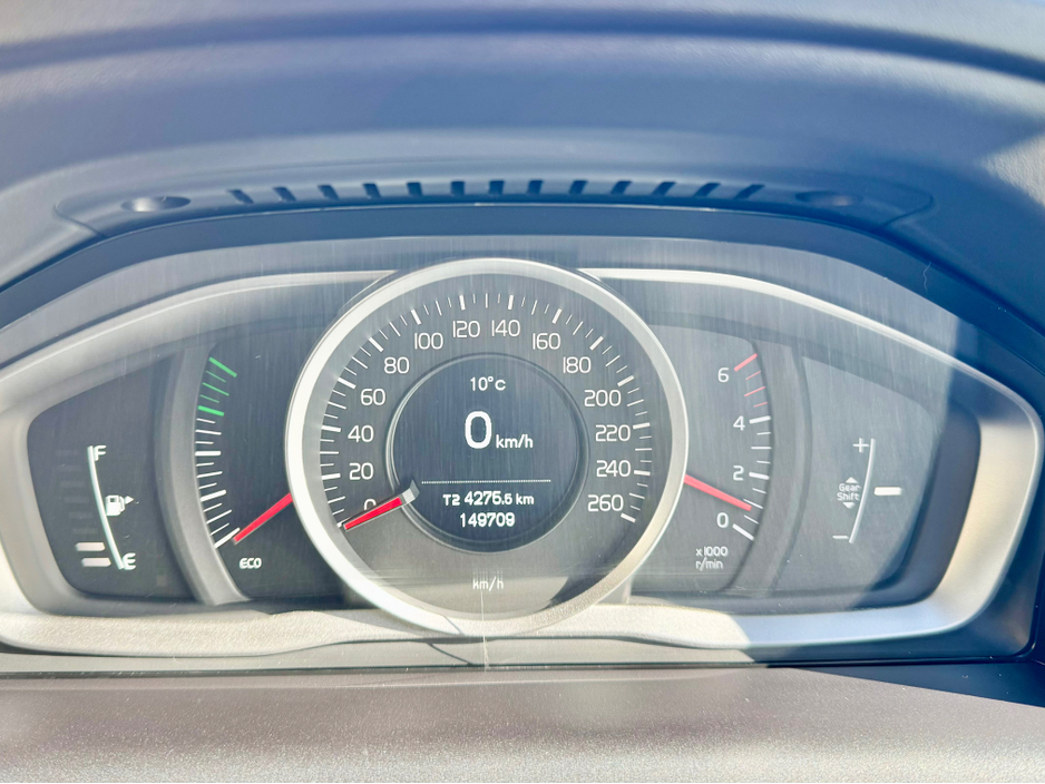 2015 Volvo XC60 - image 24