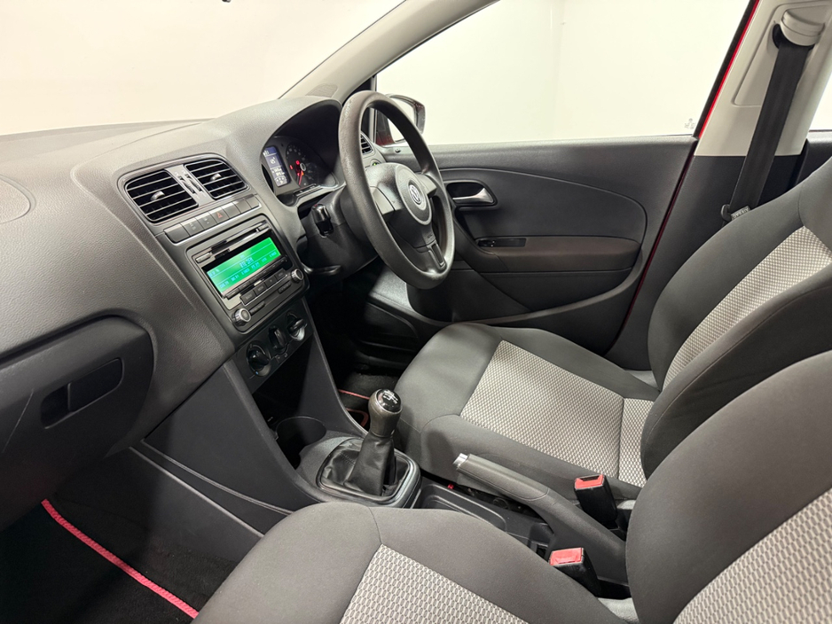 2013 Volkswagen Polo - image 12