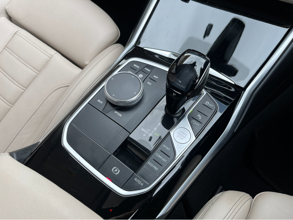 2019 BMW 3 Series - image 16