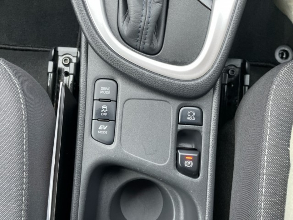 2022 Toyota Yaris - Hybrid - New Generation - Luna Edition - 1.5 - 5dr - Auto - Full Service History - EUR 160 Tax // Remote Central Locking // Front Electric Windows // Rear Electric Windows // Electric Mirrors // Fin €21,599