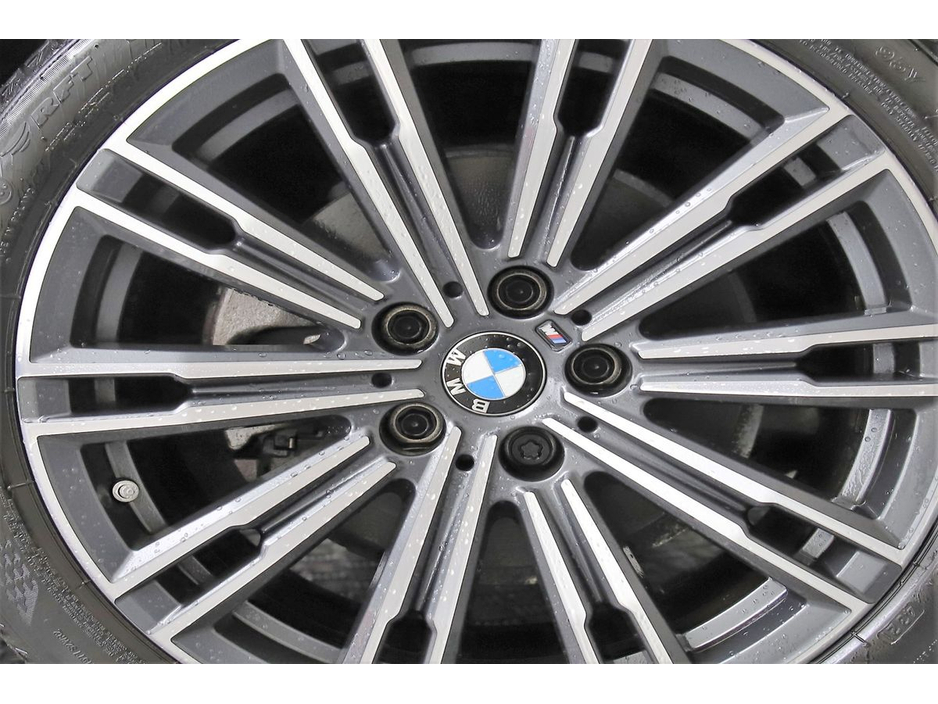 2020 BMW 3 Series - image 18