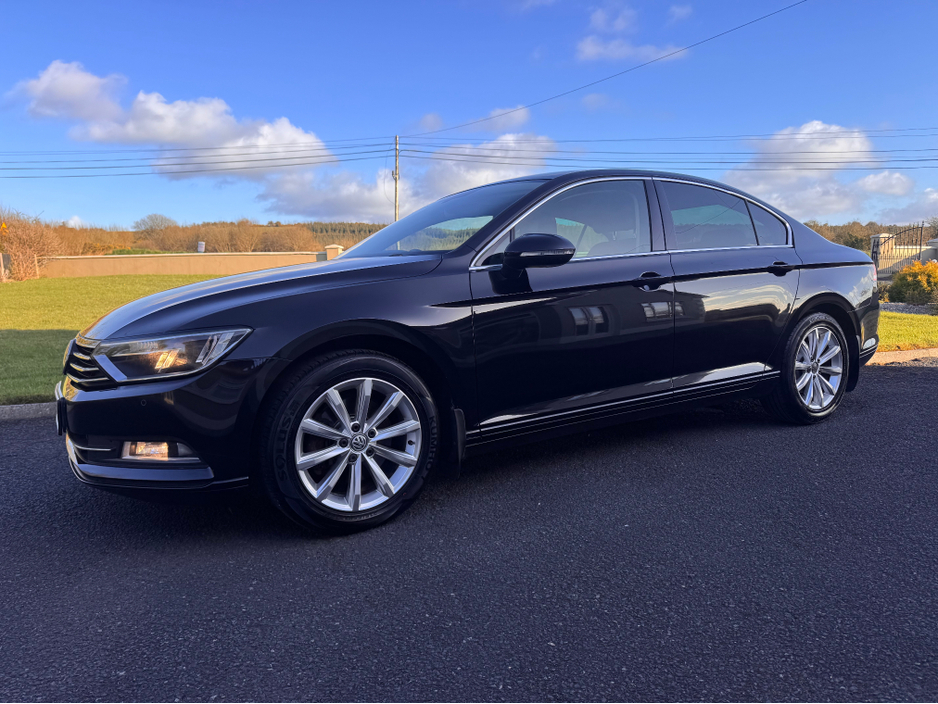 2015 Volkswagen Passat - image 9