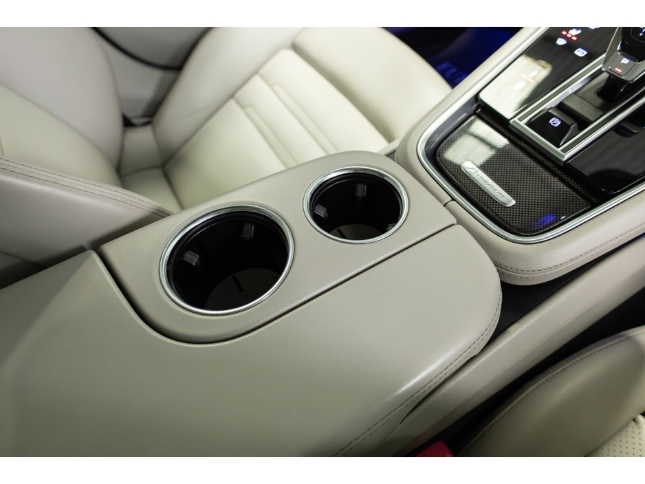 2018 Porsche Panamera - image 23