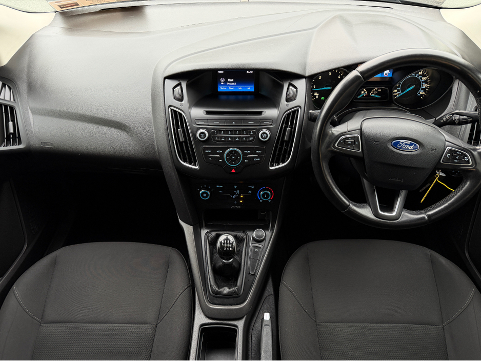 2016 Ford Focus - image 16
