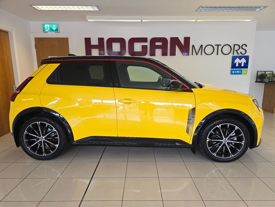 2025 Renault 5 - image 3