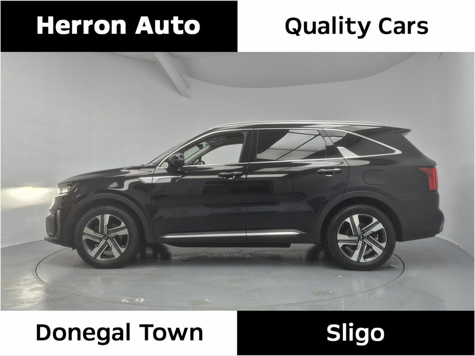 2022 Kia Sorento - image 2