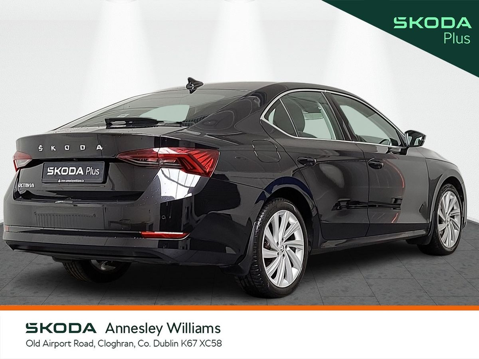 2023 Skoda Octavia - image 3