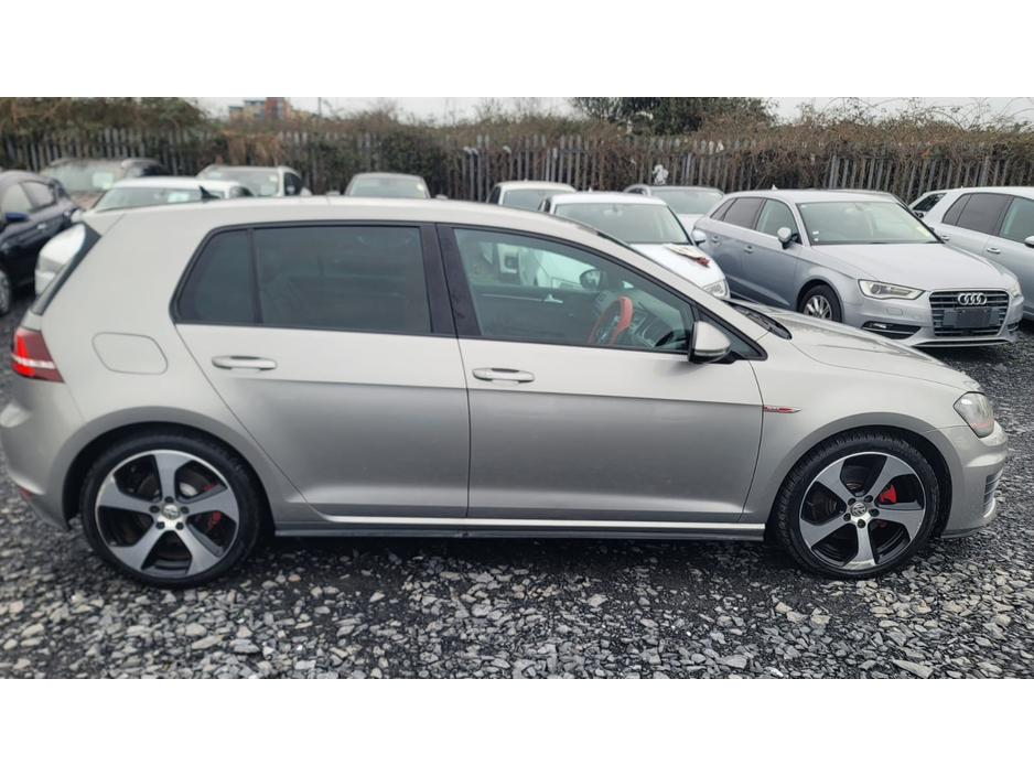 2016 Volkswagen Golf - image 8