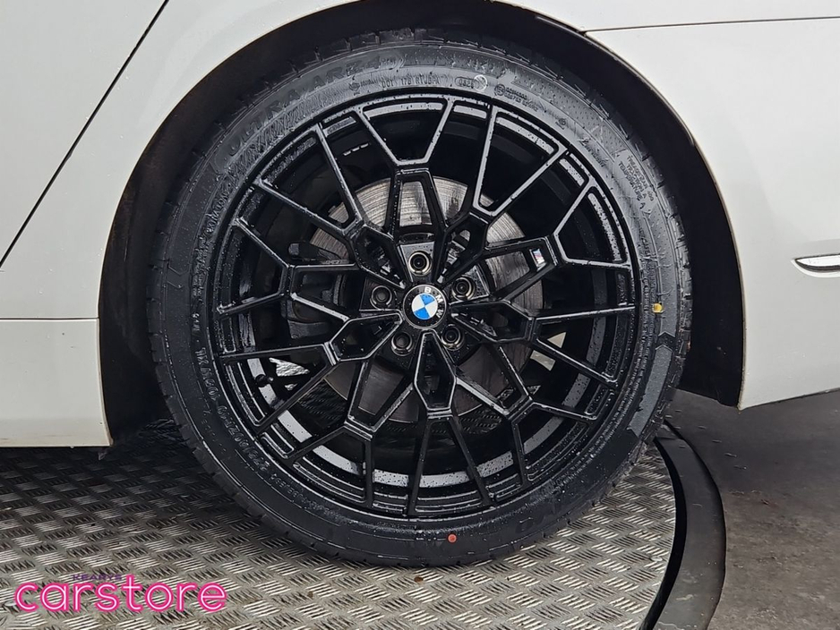 2016 BMW 7 Series - image 14