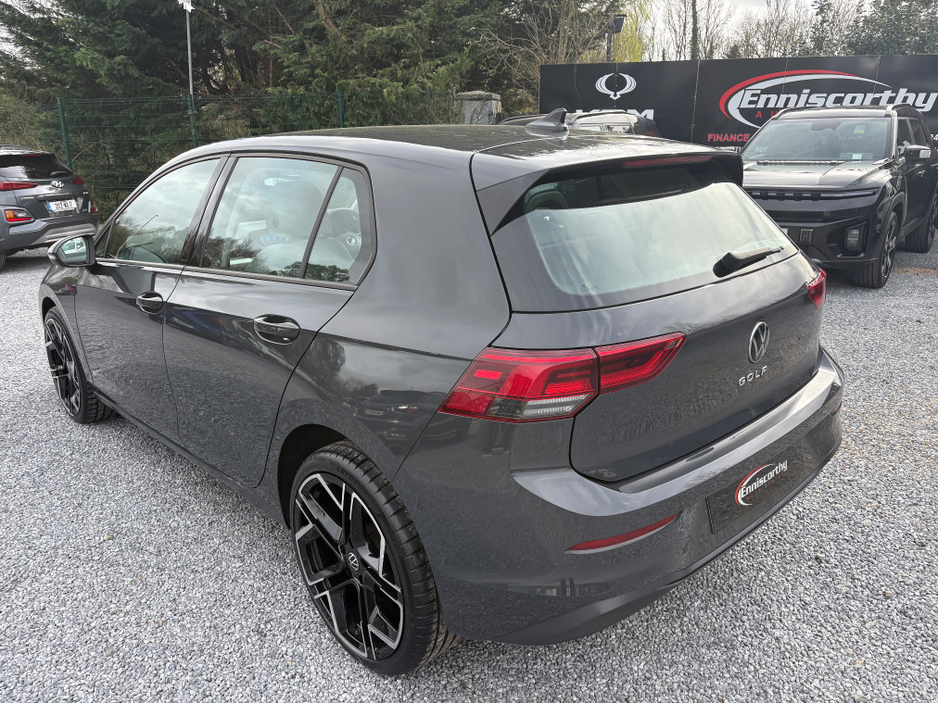 2022 Volkswagen Golf - image 5